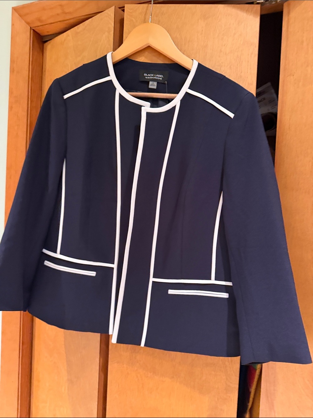 “Black Label” Evan-Picone” Navy Blazer with White Trim size 16 women’s